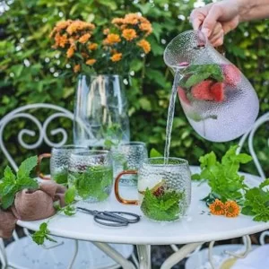 Dzbanek szklany z uchem bursztyn 2l