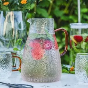 Dzbanek szklany z uchem bursztyn 2l