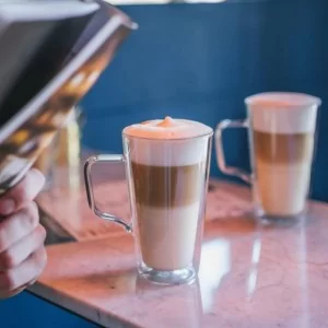 Komplet 2 szklanek do latte z podwójną ścianką 350 ml Vialli Design - Diva