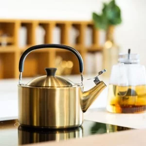 Czajnik stalowy złoty mat 1,5l Vialli Design - Diamante